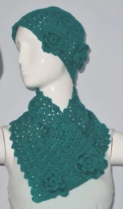 Nuevo Hecho a Mano Crochet Verde Suave Acrílico Encaje Cuello Calentador Bufanda y Sombrero Set - Imagen 1 de 7