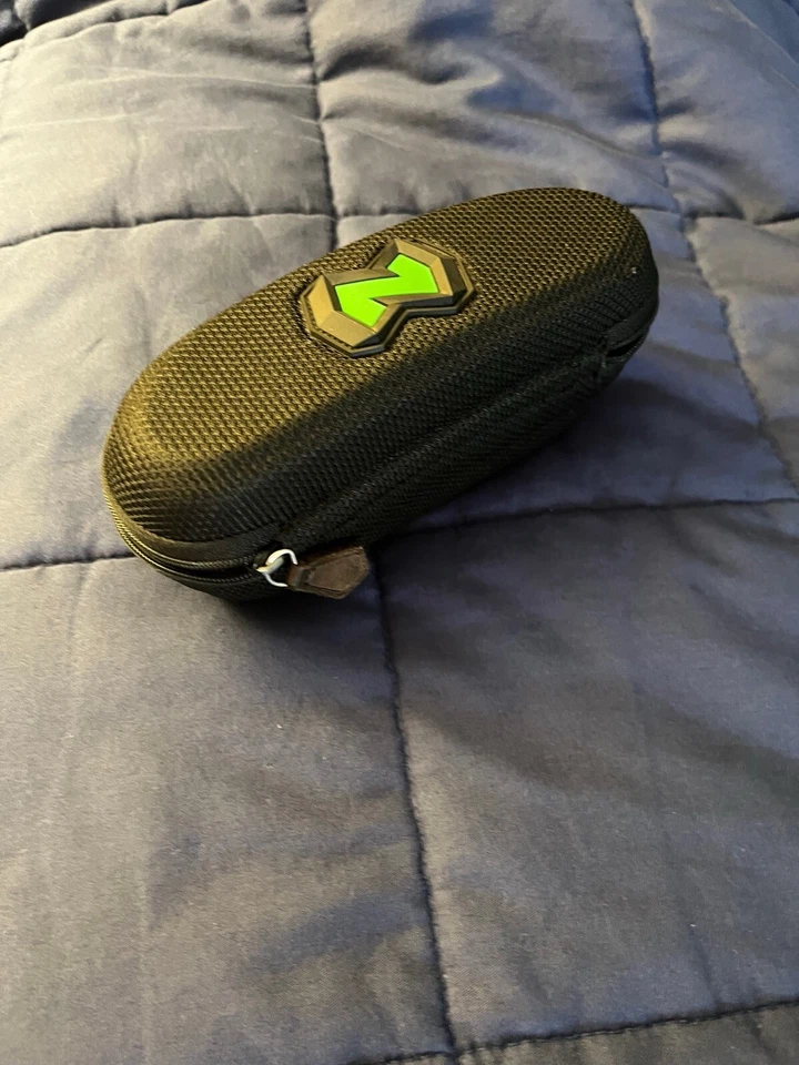 Native Zippered Sunglass Hard Case Clamshell Glasses Black CASE ONLY - Image 1 of 3