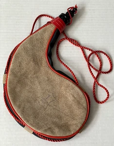 Bolso Cantimplora Vintage Bota Gamuza Cuero Agua Vino Hecho en España 1 Litro - Nuevo de Lote Antiguo - Imagen 1 de 5