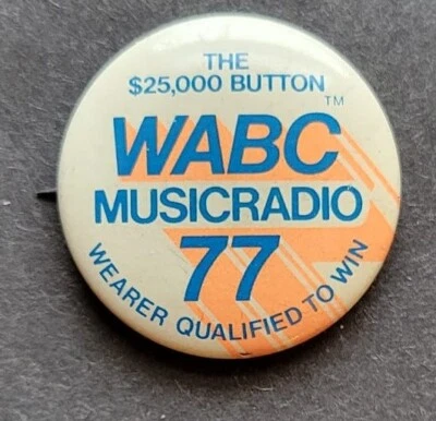 WABC MUSIC RADIO 77 WEAR TO WIN VINTAGE "THE $25,000 BUTTON" PINBACK - Image 1 of 2
