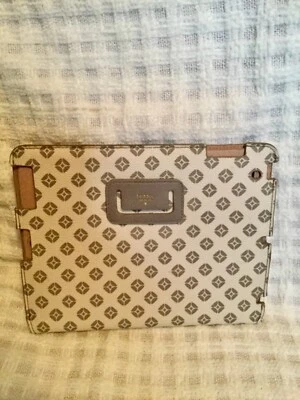 FOSSIL iPad Tablet Estuche Caballete Gris Crema Imitación Cuero Diseño Estampado 10” X 8” Foto 1 de 4