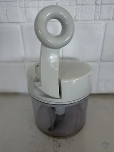 The Pampered Chef 2581 Manual Food Processor Chopper 3 Cup Capacity 5" Tall - Picture 1 of 10