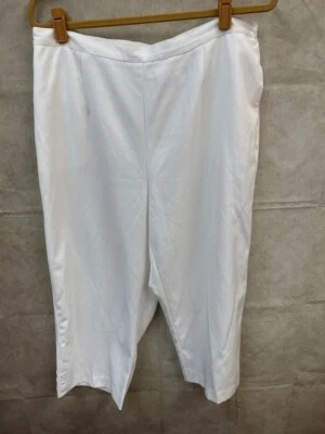 Alfred Dunner Women's White Shorts Size 16W - Image 1 of 4