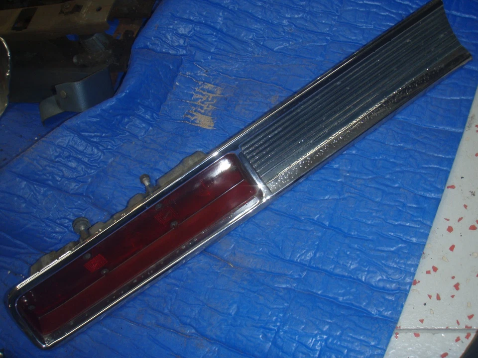 Pontiac 63 Tempest Lemans 1963 convertible luz trasera de 2 puertas Foto 1 de 4