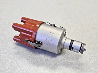 VERY NICE USED ORIGINAL BOSCH JFUDRX4 PORSCHE 914 1.7 IGNITION DISTRIBUTOR 021 - Image 1 of 4