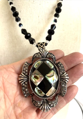 Nueva Zelanda Paua Shell Incrustación y Marcasita Colgante Collar Negro Jet Beads Foto 1 de 4