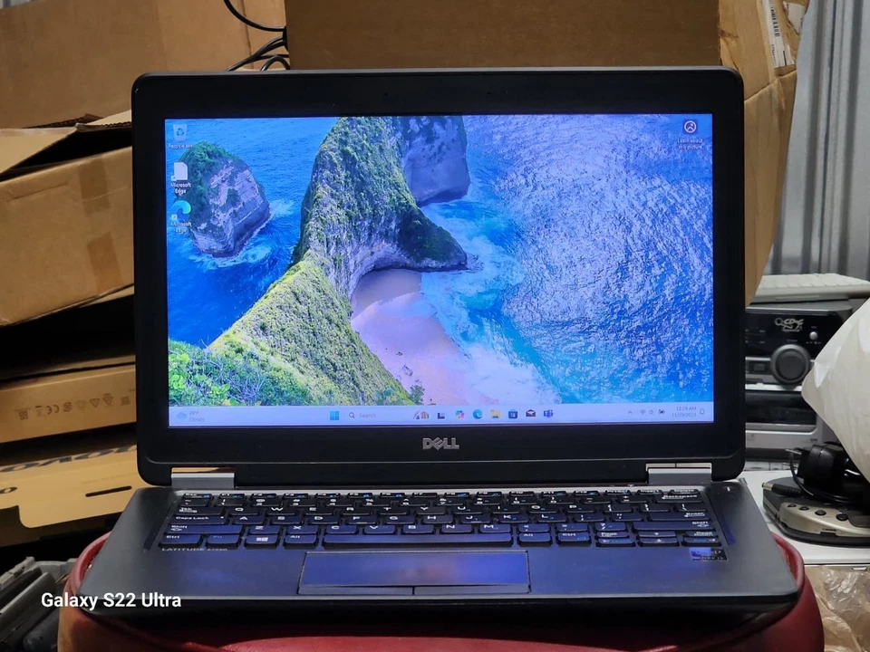 DELL LATITUDE E7250 13.3'' SCREEN RAM 8GB STORAGE 256 (SSD) CORE i3 5thGEN WIN11 - Image 1 of 4