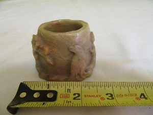 Antike chinesische Seifenstein Speckstein Blumenmuster geschnitzte Vase Inkwell China 2 Zoll hoch - Bild 1 von 8