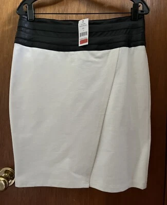 NUEVO CON ETIQUETAS SAKS FIVE AVENUE Falda Talla 8 CINTURA NEGRA IMITACIÓN CUERO Blanco Spandex Foto 1 de 4
