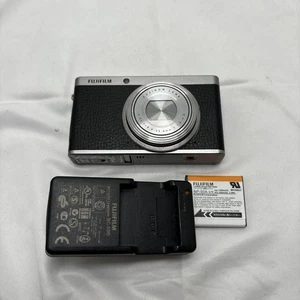 Fujifilm XF1 Digital Camera Black English fujinon lens JAPAN - Picture 1 of 7