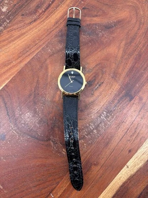 复古 Helbros Invincible 钻石石英表黑色金色带皮革表带 — 第 1/4 张图片