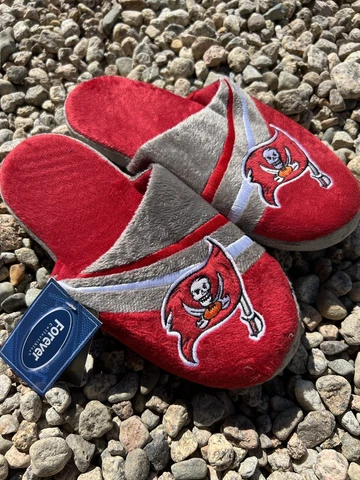 Tamps Bay Buccaneers NFL striped plush slippers slip on mens size small foco Cover