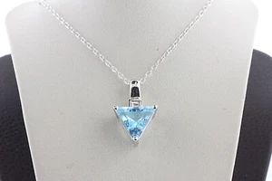 Ciondolo Donna Topazio Blu Tagliato 1,50 Ct Trilioni Tagliato Da Laboratorio Topazio Blu 14K Placcato Oro Bianco 14K - Foto 1 di 4