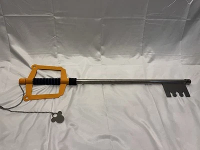 Kingdom of Hearts Sora's Keyblade FULL METAL Videojuego Réplica Juegos con disfraces 35" de largo Foto 1 de 4