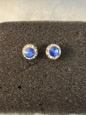 Aretes redondos de diamantes de imitación de zafiro en punta tono dorado sin marca Foto 1 de 3