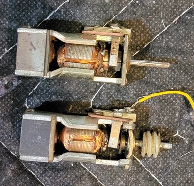 Motores de coche de ranura Strombecker 1/32 vintage probados funcionando A - Imagen 1 de 4