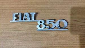 FIAT 850 LOGO METALLO SIGLA EMBLEMA FREGIO STEMMA SCRITTA TARGHETTA BADGE PLACCA - Foto 1 di 2