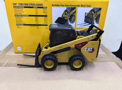 Cat 272D3 Skid Steer Loader With Tools 1:16 Scale Diecast Masters DM 85629 New - Image 1 of 4