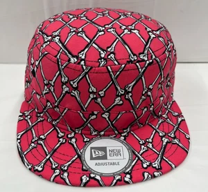 Jeremy Scott Hombre New Era Gorra Grande Sombrero Argyle Militar Rosa Huesos Cruzados - Imagen 1 de 5