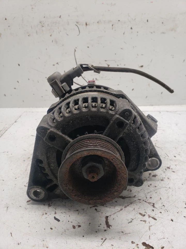 Alternator Fits 02-04 06-12 LIBERTY 1409895 - Image 1 of 4