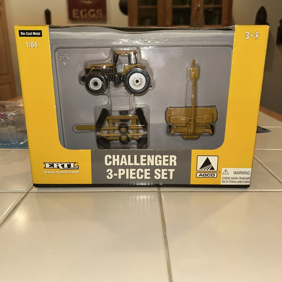 Juego de 3 piezas tractor Ertl Challenger MT665 1/64 Foto 1 de 4