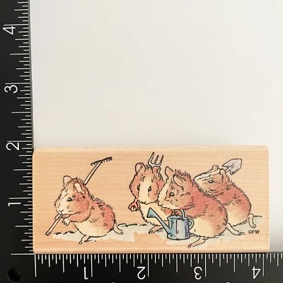 Estampilla de goma montada en madera Stampendous Beatrix Potter Gardening Guineapigs RN001 Foto 1 de 3