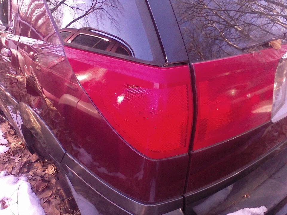 BUICK RENDEZVOUS LADO CONDUCTOR LUZ FRENO TRASERO EXTERIOR IZQUIERDO Foto 1 de 1