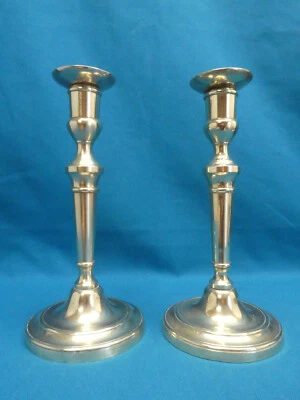 ANCIENNE PAIRE DE BOUGEOIRS DE STYLE LOUIS XVI - Photo 1/4