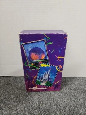 A Day at The Magic Kingdom - A Day at Epcot Center Walt Disney World Boxed (VHS) Foto 1 de 4