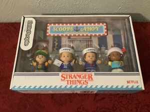 Little People Collector Stranger Things Scoops Ahoy Ice Cream Parlor - Foto 1 di 7