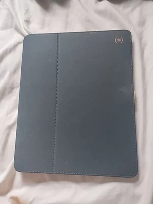 Funda protectora Speck gris carbón Apple iPad Pro 12,9 pulgadas con cubierta para cámara Foto 1 de 4