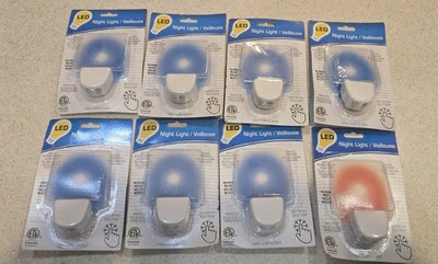 Lof Of 8 - LED Night Light With Soft  Glow- 7 Blue And 1 Red  - Image 1 of 4