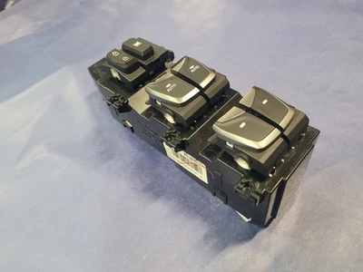 Interruptor de ventana principal izquierda conductor deportivo Hyundai Santa Fe 2016-2018 OEM 935704Z306 Foto 1 de 4
