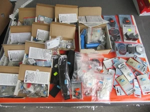 gr. Posten  MAGLITE® Zubehör Ersatzlampen Taschen Reparatur Geschäftsauflösung - Bild 1 von 18