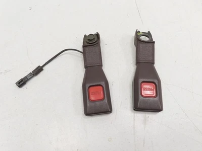 87 Toyota Supra MK3 #1303 ремня безопасности приемник пара, зажим пряжка, передний темно-бордовый - Изображение 1 из 3