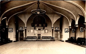 SIOUX FALLS, SOUTH DAKOTA - INNENELCHHALLE - ALTE ECHTE FOTO POSTKARTE - Bild 1 von 2