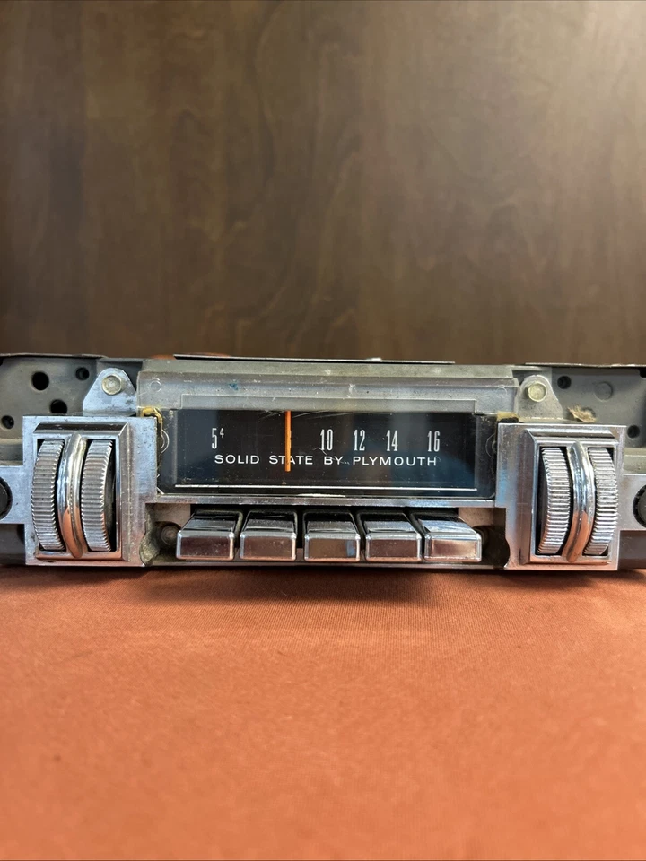 Plymouth Valiant AM 1968 1969 rueda pulgar radio raro funciona EE. UU. Foto 1 de 4