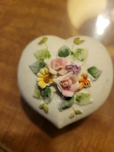 Lefton Ceramic Heart Shaped Footed Trinket Box - Picture 1 of 5