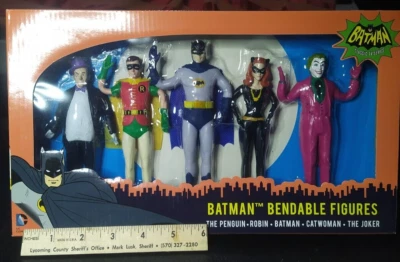 Batman Clásico '66 Serie de TV Conjunto de Figura Flexible Caja de Botín DX DC Comics Foto 1 de 4