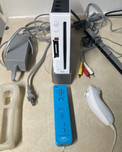 Nintendo Wii Console w/ Motion Controller & Nunchak Sensor Bar All Cables Tested - Picture 1 of 9