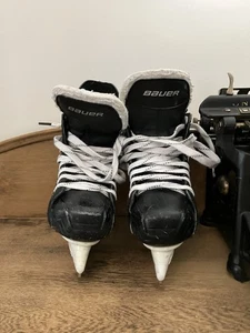 Bauer Youth Hockey Skates Size 1 - Picture 1 of 4