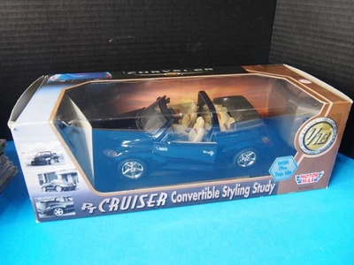 1/18  SCALE  MOTOR MAX 2002 CHRYSLER PT CRUISER CONVERTIBLE - Image 1 of 4