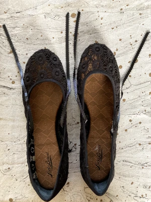 Bailarina plana Lucky Brand Edmonda negra de encaje punta redonda talla 11M Foto 1 de 4