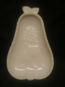 Milchglas Hasel Atlas transluzent opak geprägt Birne Obst Bonbon / Nuss Schale * - Bild 1 von 4