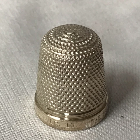 Henry Griffith & Sons Solid Silver The Spa Thimble Made In England. Size 16 Cover