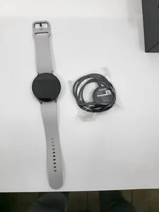 SAMSUNG GALAXY WATCH 6 40MM White | SM-R935U || WIFI + GPS || NEW OPEN BOX - Zdjęcie 1 z 4