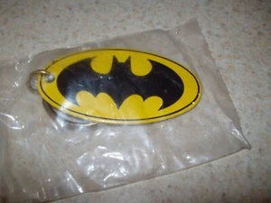 Vintage Batman Yellow  Logo  Keychain DC Promo Family Channel 80s TV  Metal - Picture 1 of 3