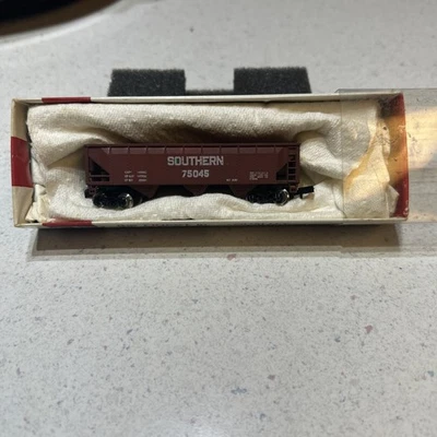 Con-Cor N Scale 40' Southern 75045 3-Bay Hopper #1651-L - Image 1 of 4