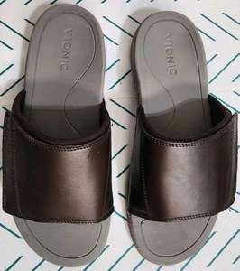 Sandali Vionic Stanley uomo taglia 9 pelle marrone comodi slip on scarpe slide nuovi - Foto 1 di 7