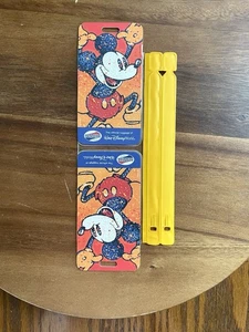 *NUEVO* 2 etiquetas de equipaje Walt Disney - American Tourister - gráficos de Mickey Mouse - Imagen 1 de 4